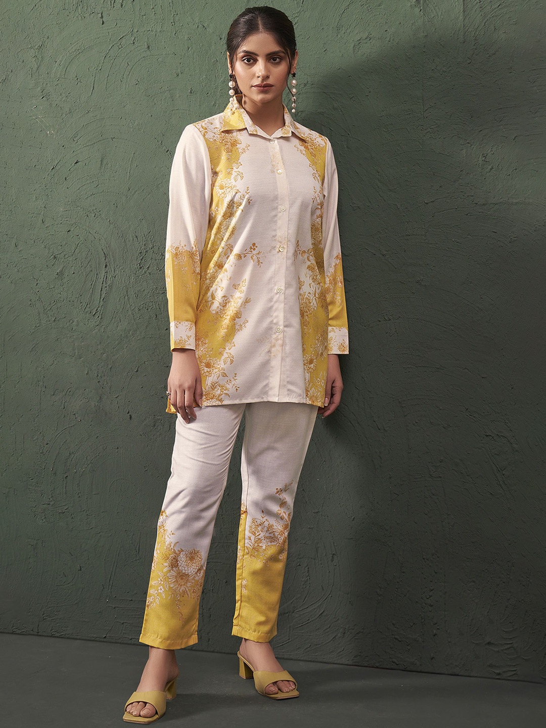 

Anouk Women Printed Kurta & Plazzos Co-Ord Set, Beige