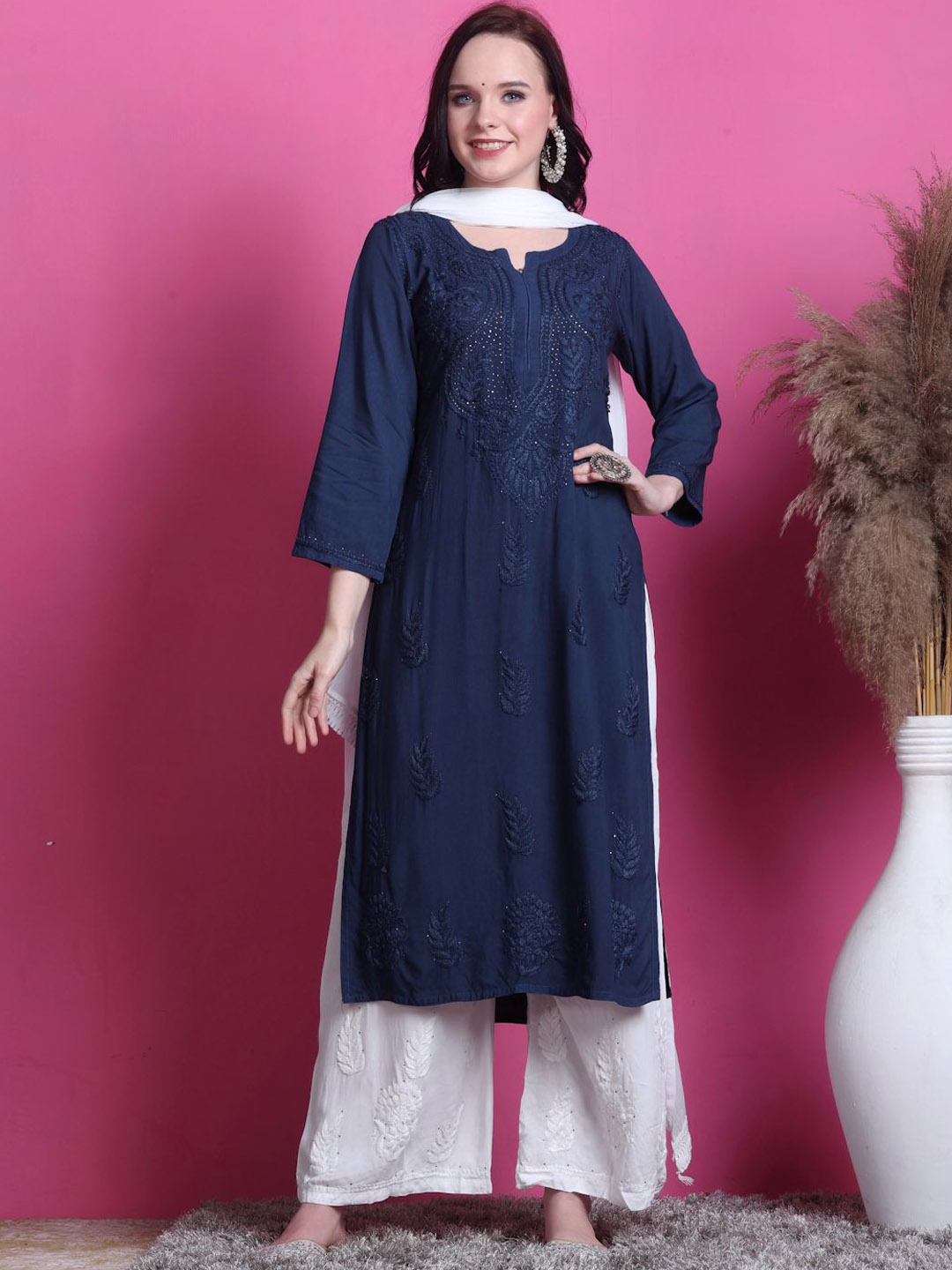 

KHAKA Women Embroidered Mukaish Handloom Kurta, Navy blue