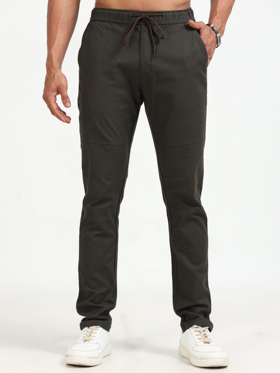 

NEVER NEUD Men Relaxed Linen Traveller Trousers, Olive