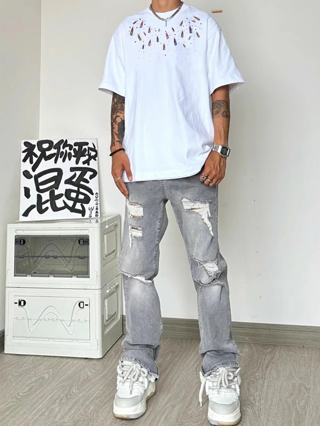 

StyleCast x Revolte Men Printed Raw Edge T-shirt, White