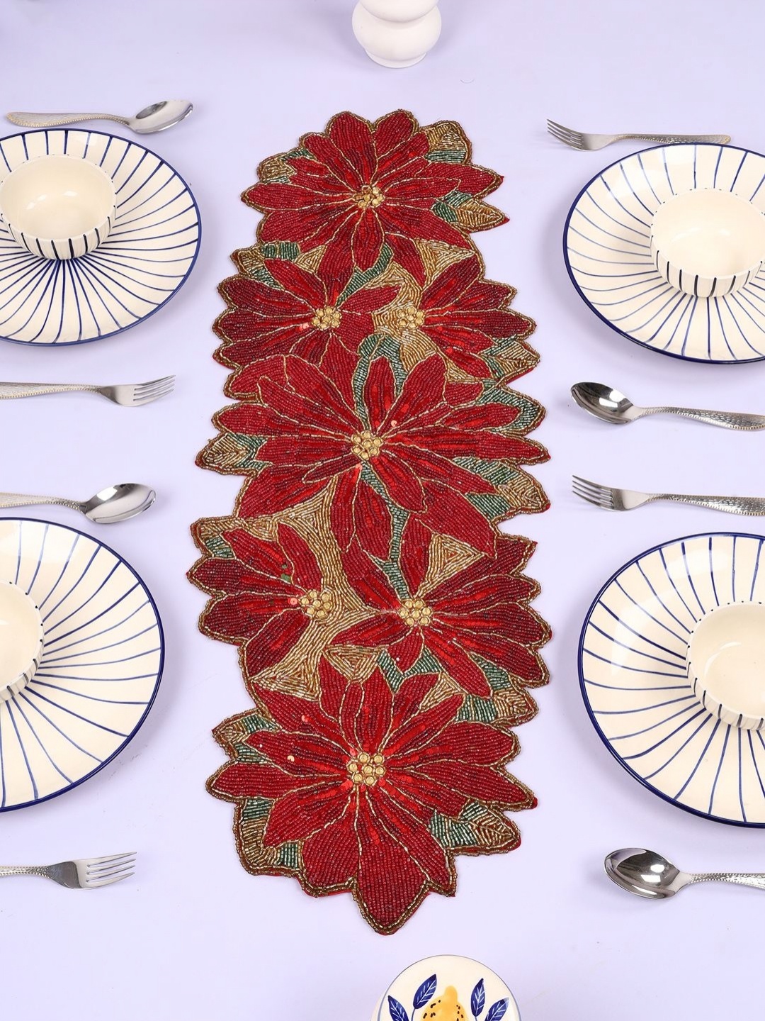 

YWULY Red & Gold-Toned Floral Glass Beaded Dining Table Runner