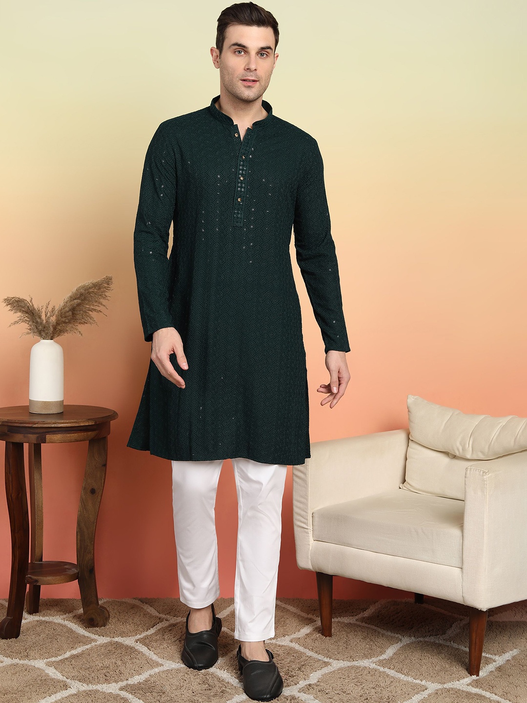 

SWAGG INDIA Men Ethnic Motifs Embroidered Chikankari Kurta, Green