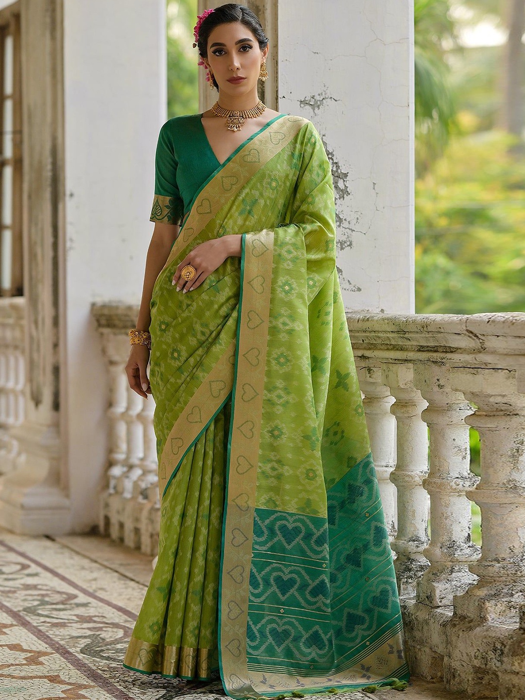 

VISHNU WEAVES Ethnic Motifs Woven Design Zari Ikkat Silk Sarees, Green