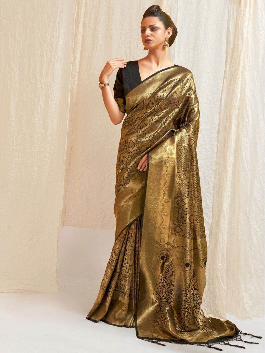 

ODETTE Ethnic Motifs Zari Silk Blend Saree, Black