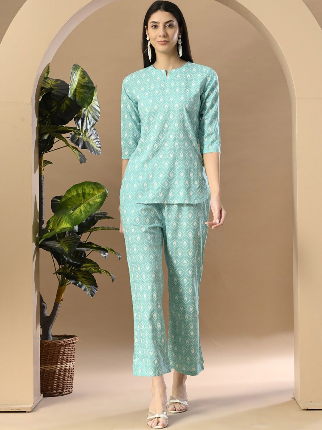 

LYCHNIS Ethnic Motifs Printed Notch Neck Top with Trousers, Blue