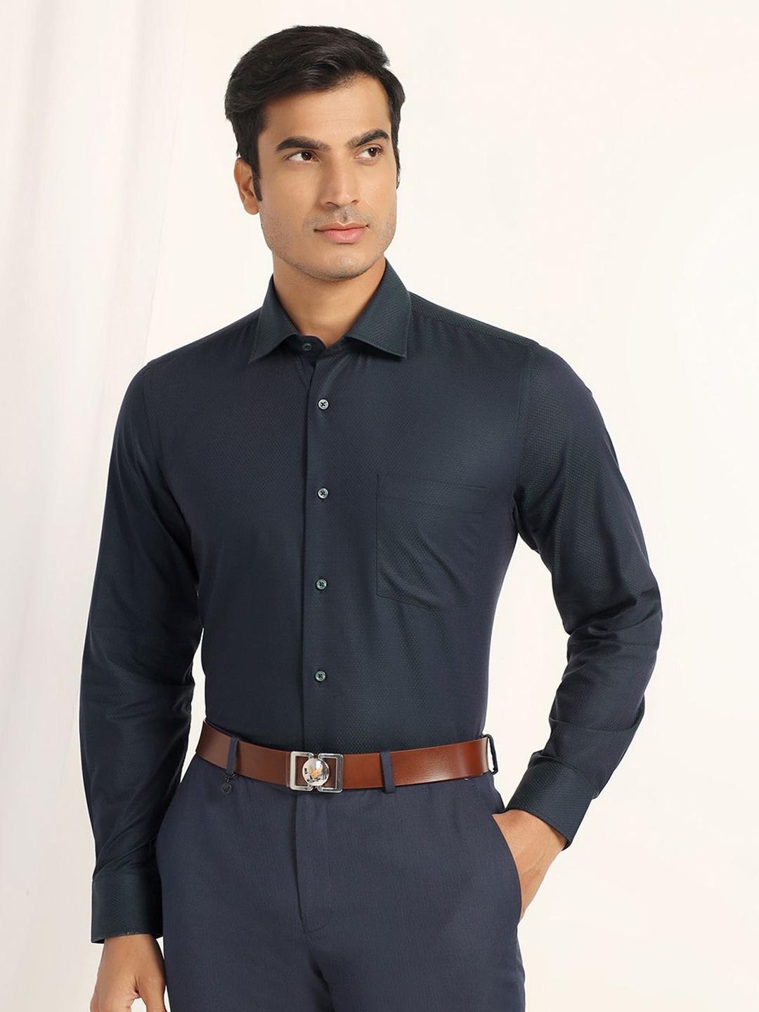 

Blackberrys Men India Slim Fit Spread Collar Solid Cotton Casual Shirt, Charcoal