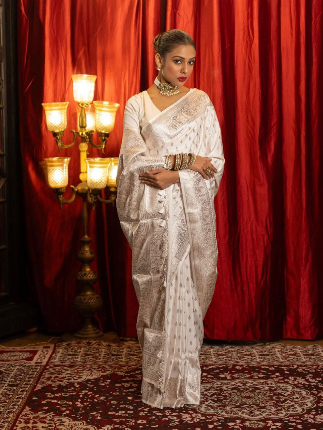 

APNISHA Woven Design Zari Pure Silk Banarasi Saree, White