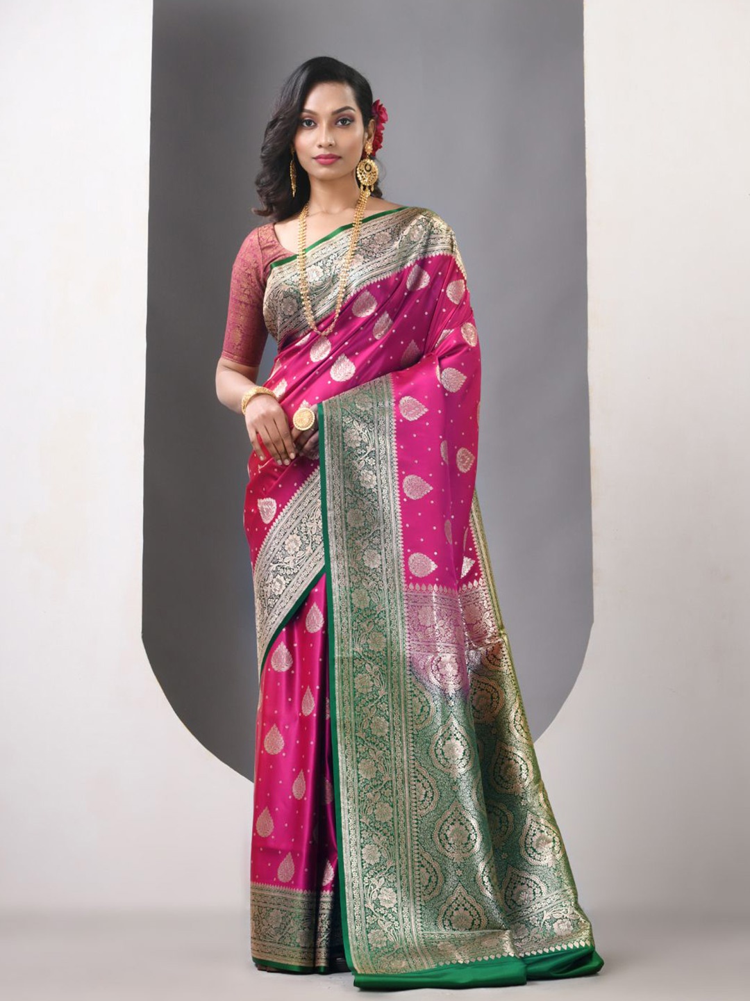 

Charukriti Woven Design Zari Pure Silk Banarasi Saree, Fuchsia