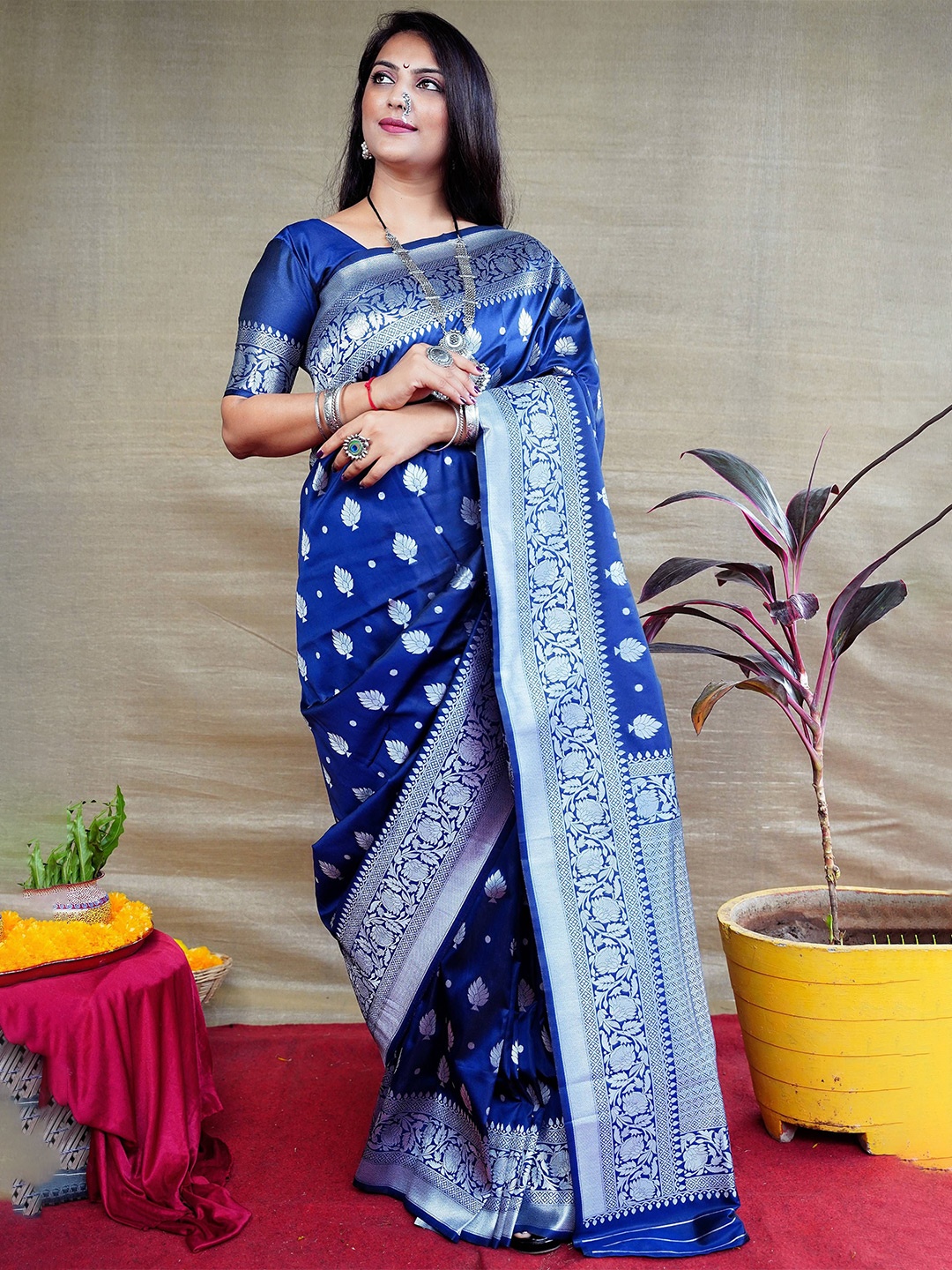 

Kandora Ethnic Motifs Zari Pure Silk Banarasi Saree, Navy blue