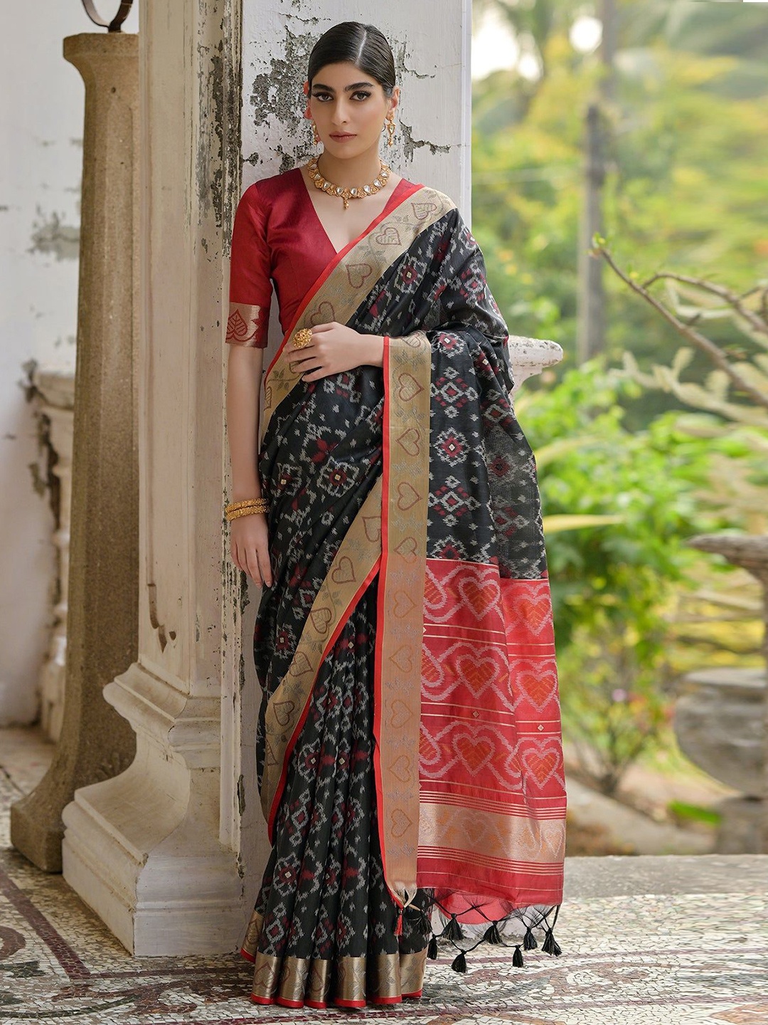 

VISHNU WEAVES Jet Black Ethnic Motifs Woven Design Zari Ikkat Silk Saree