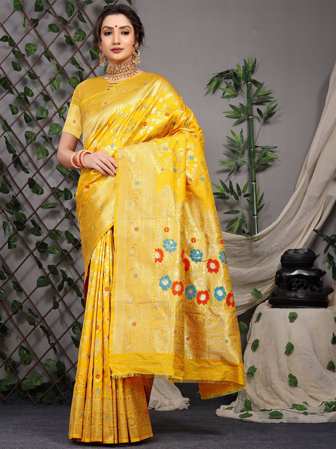 

amirat Woven Design Zari Pure Silk Banarasi Saree, Yellow