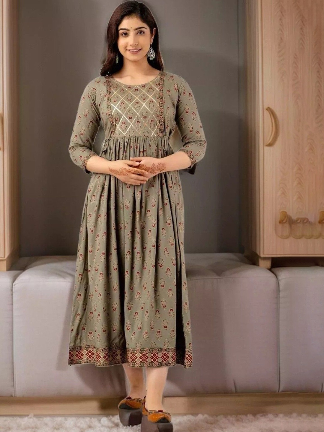 

TROPWEAR Floral Printed Round Neck Maternity Fit And Flare Ethnic Dresses, Grey