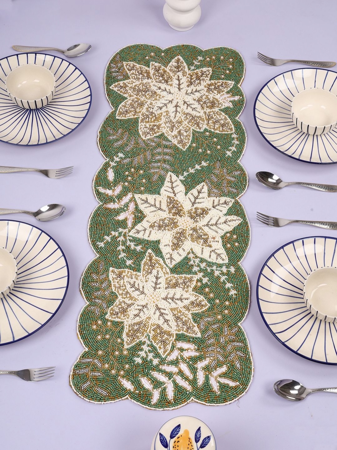 

YWULY Off-White & Green Floral Beaded Dining Table Runner