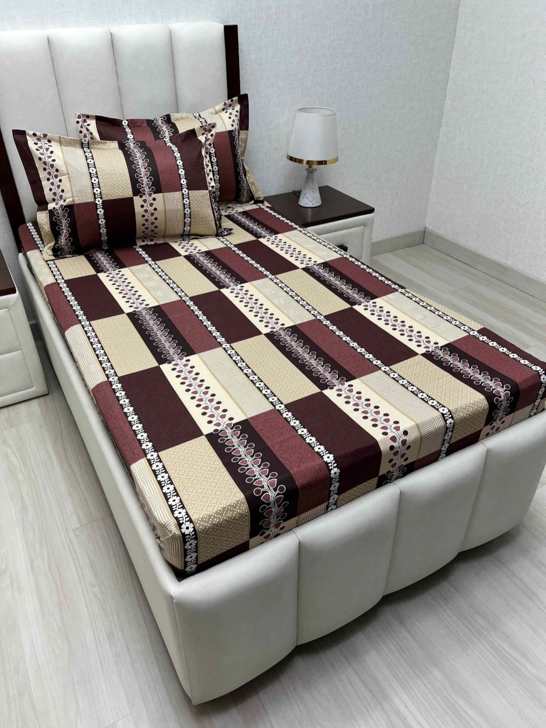 

Pure Decor Lounge Fur Maroon Printed 240TC Pure Cotton Single Bedsheet Set 1.7 m x 2.36 m