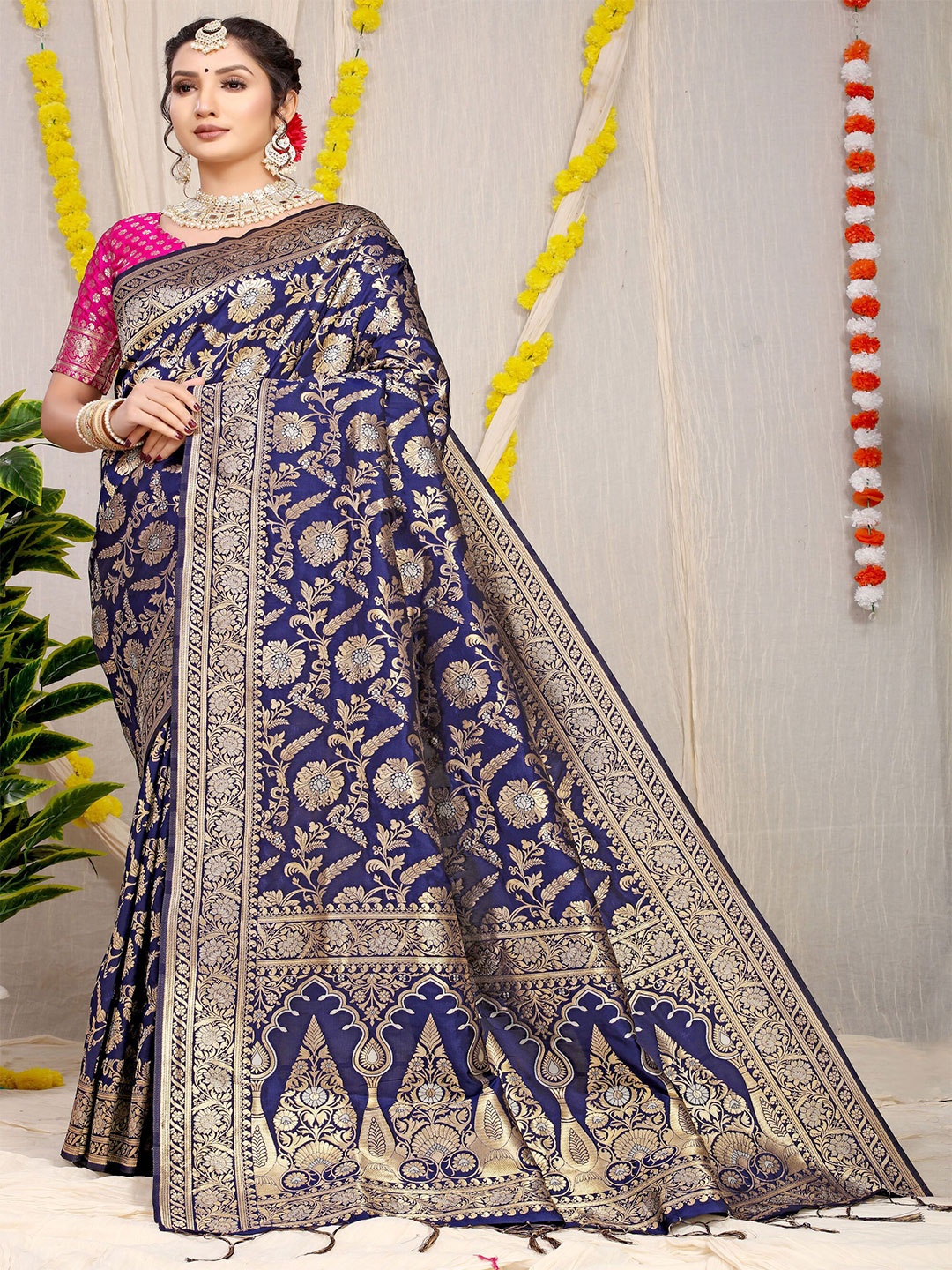 

amirat Woven Design Zari Pure Silk Banarasi Saree, Navy blue