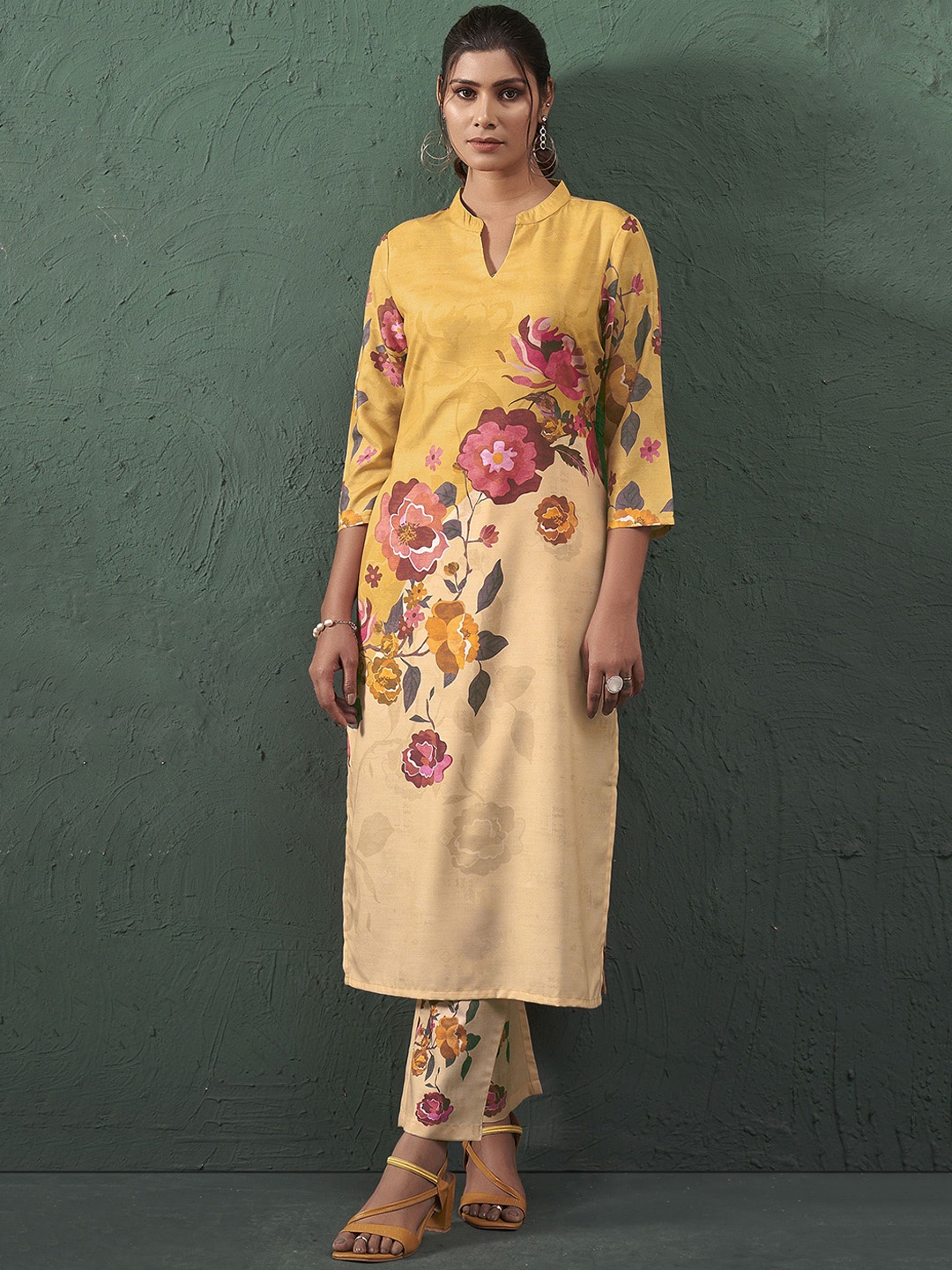 

Anouk Floral Printed Cotton Blend Mandarin Collar Kurta With Trousers, Yellow