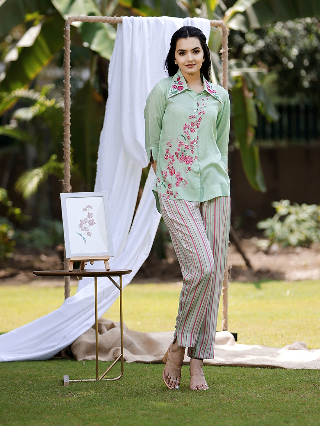 

SUKRUTI DESIGN Floral Printed Shirt Collar Shirt With Trousers, Green