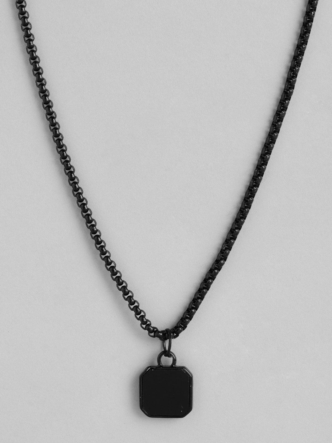 

PARIS HAMILTON Unisex Geometric Pendants with Chains, Black