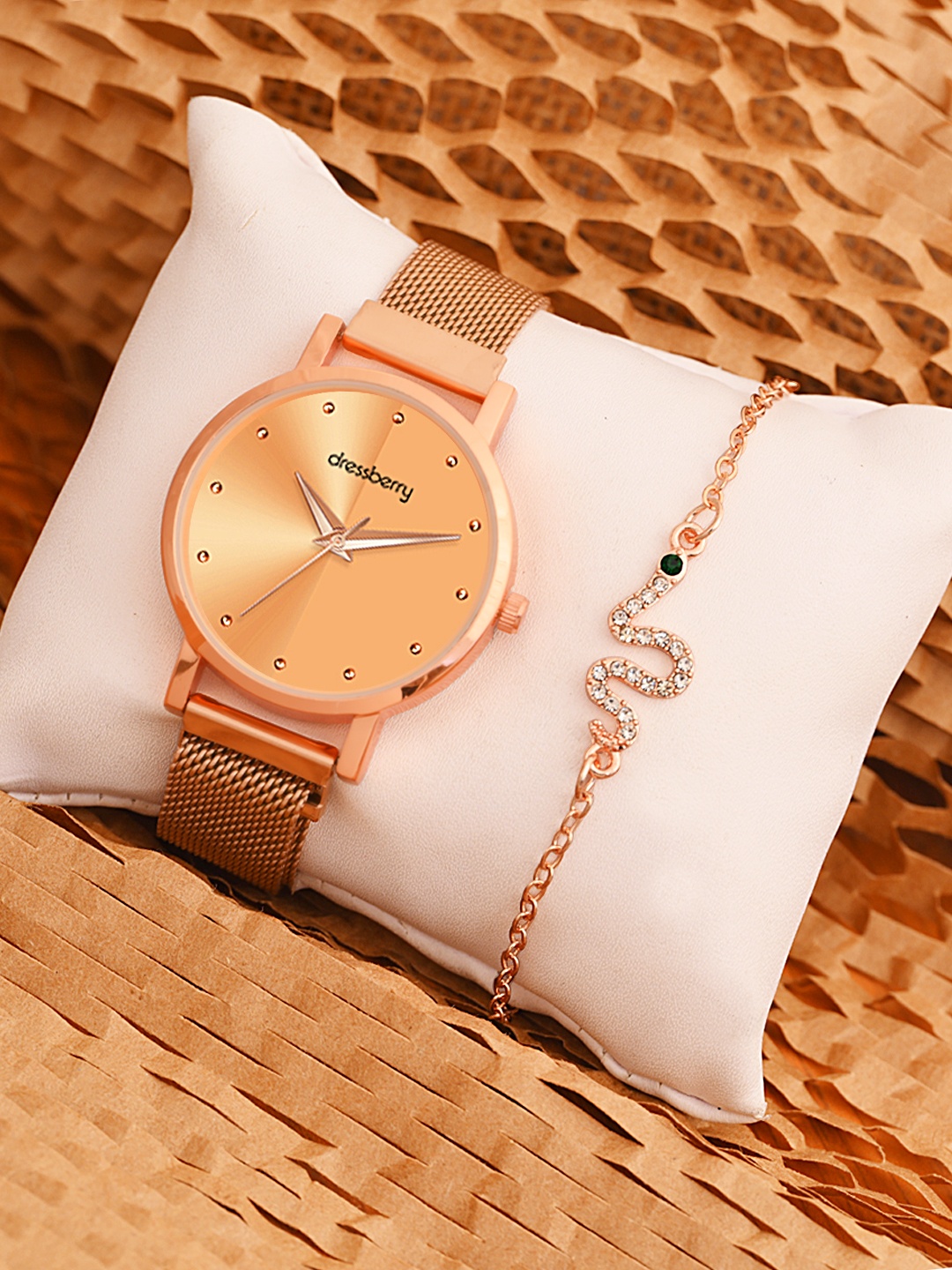 

DressBerry Women Watch With Bracelet Gift Set, Rose gold