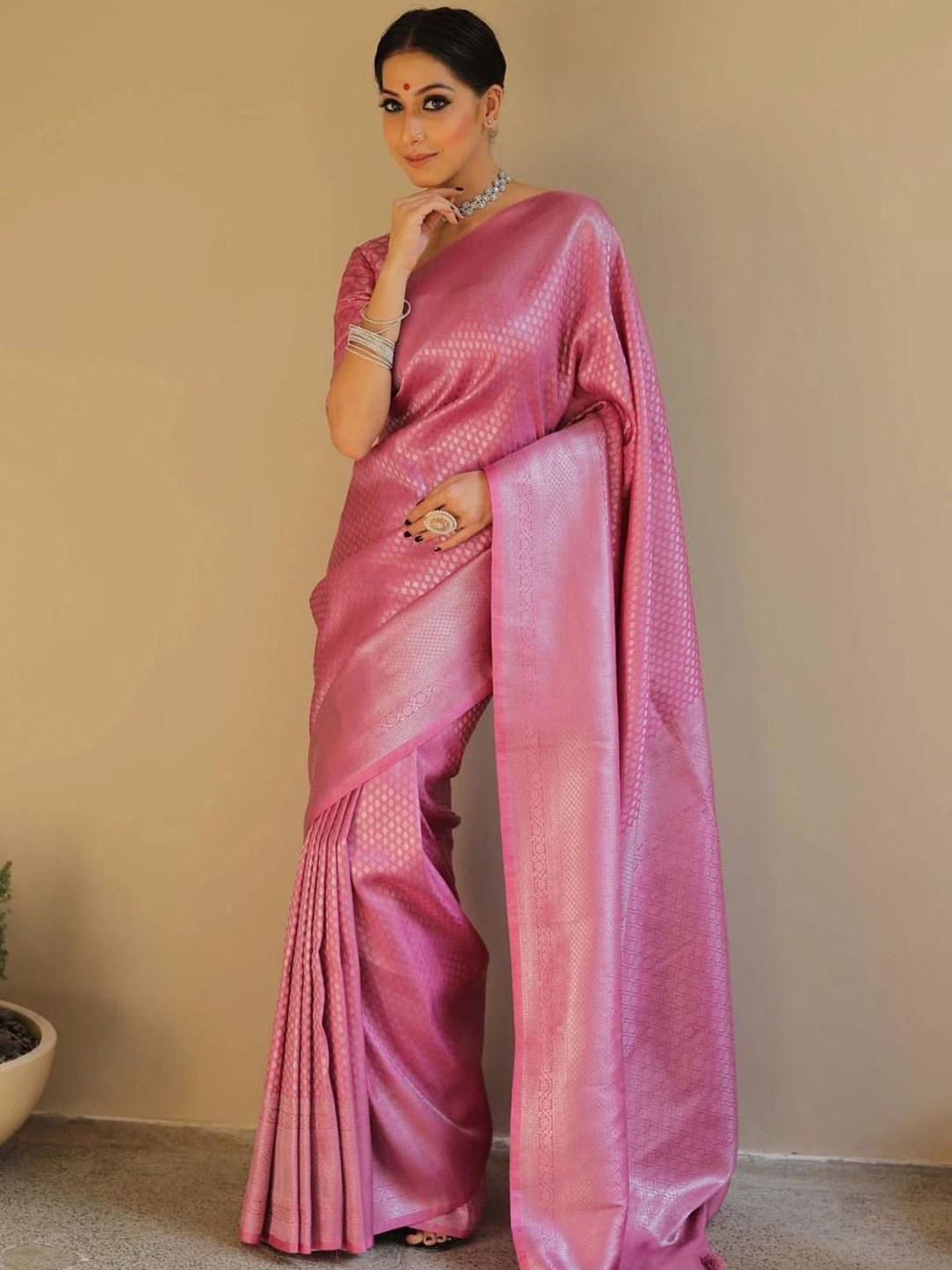 

APNISHA Woven Design Zari Silk Blend Banarasi Saree, Pink