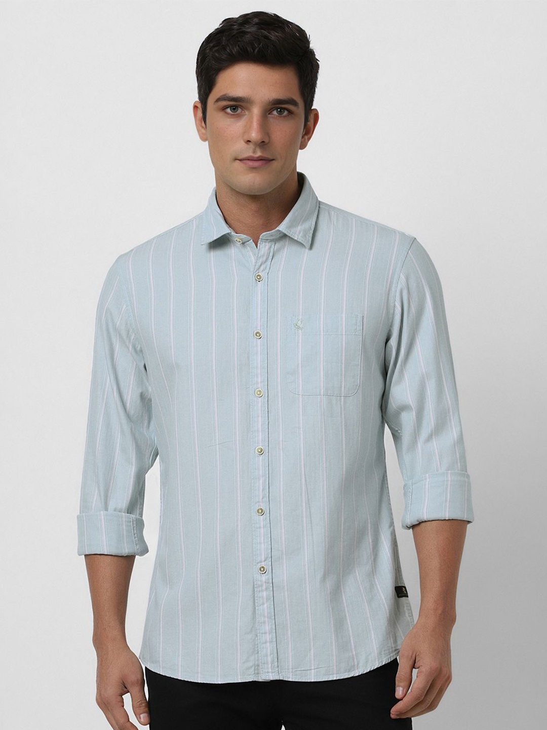 

Peter England Casuals Men Slim Fit Spread Collar Vertical Striped Cotton Casual Shirt, Blue