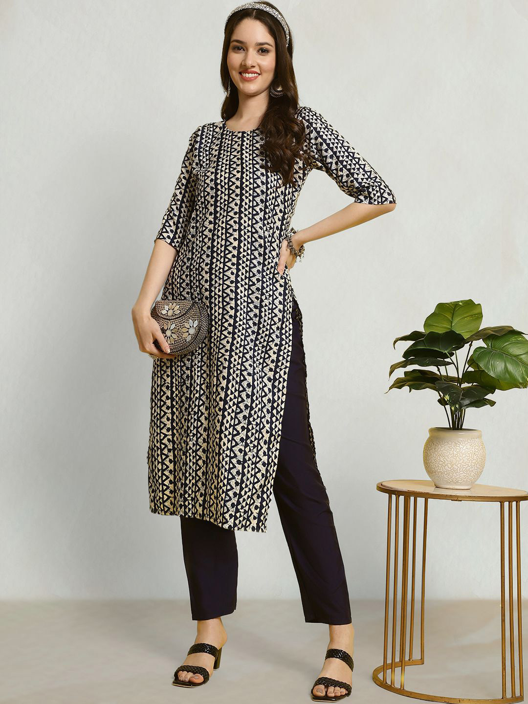 

Moda Rapido Women Ethnic Motifs Printed Thread Work Floral Crepe Kurta, Navy blue