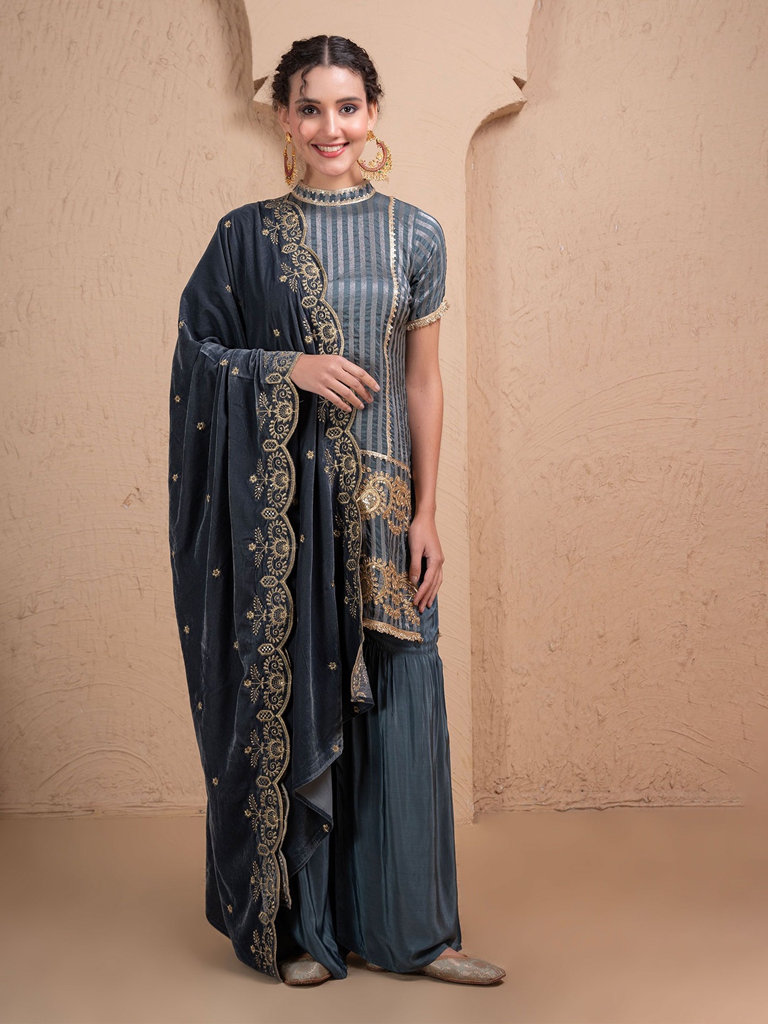 

SEW Floral Embroidered Velvet Dupatta With Thread Work, Grey