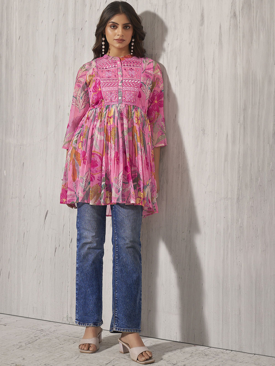 

Anouk Women Floral Printed Thread Work Kurta, Pink