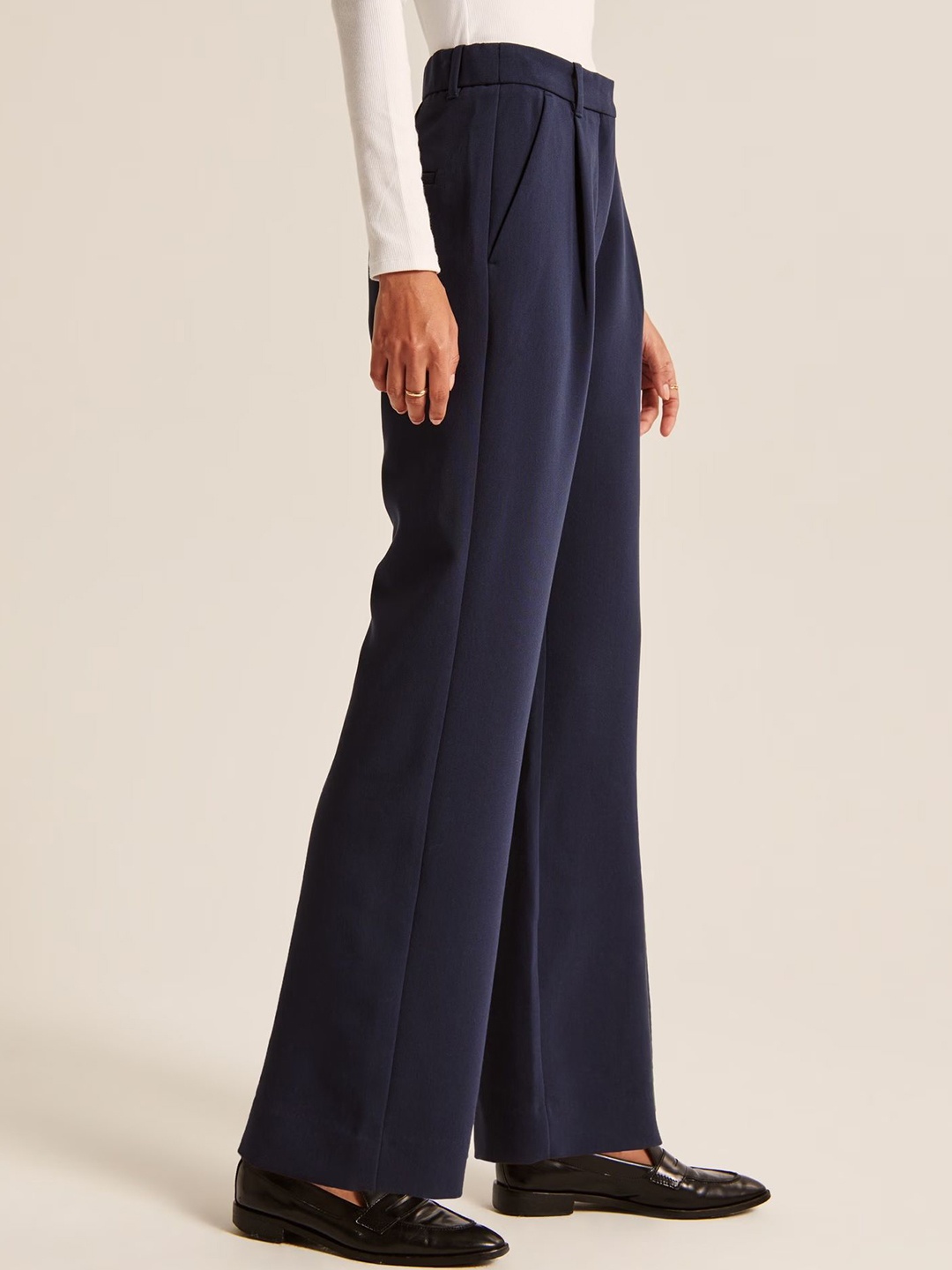 

FNOCKS Women Brooklyn High-Rise Lint Free Pleated Trousers, Navy blue