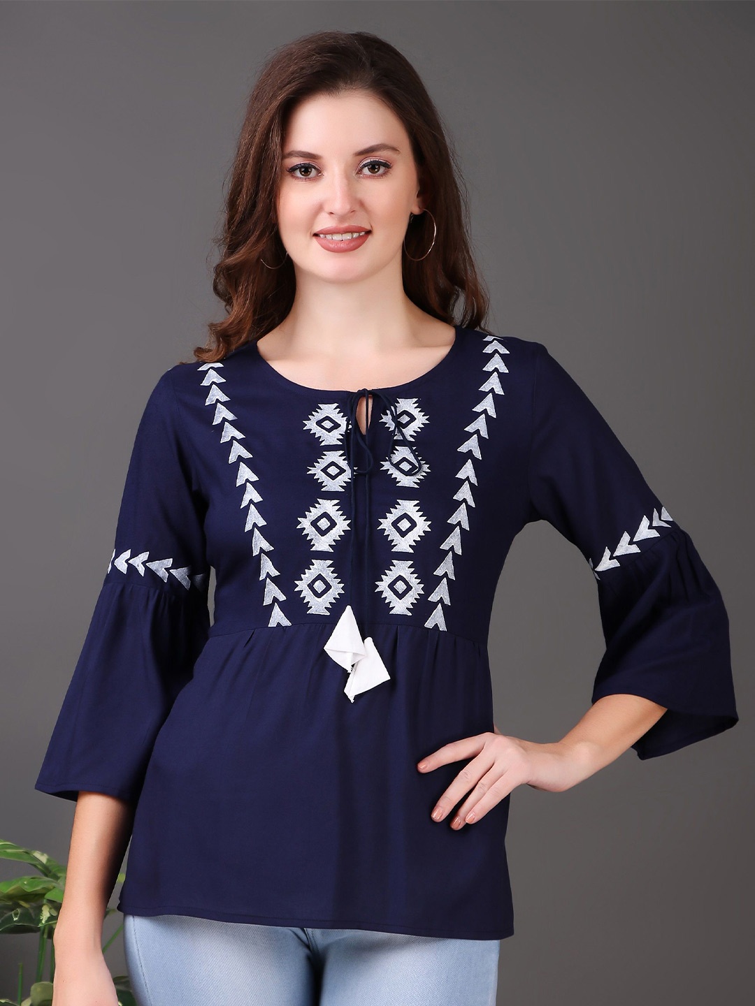 

NeeraFashion Geometric Print Bell Sleeve Top, Blue