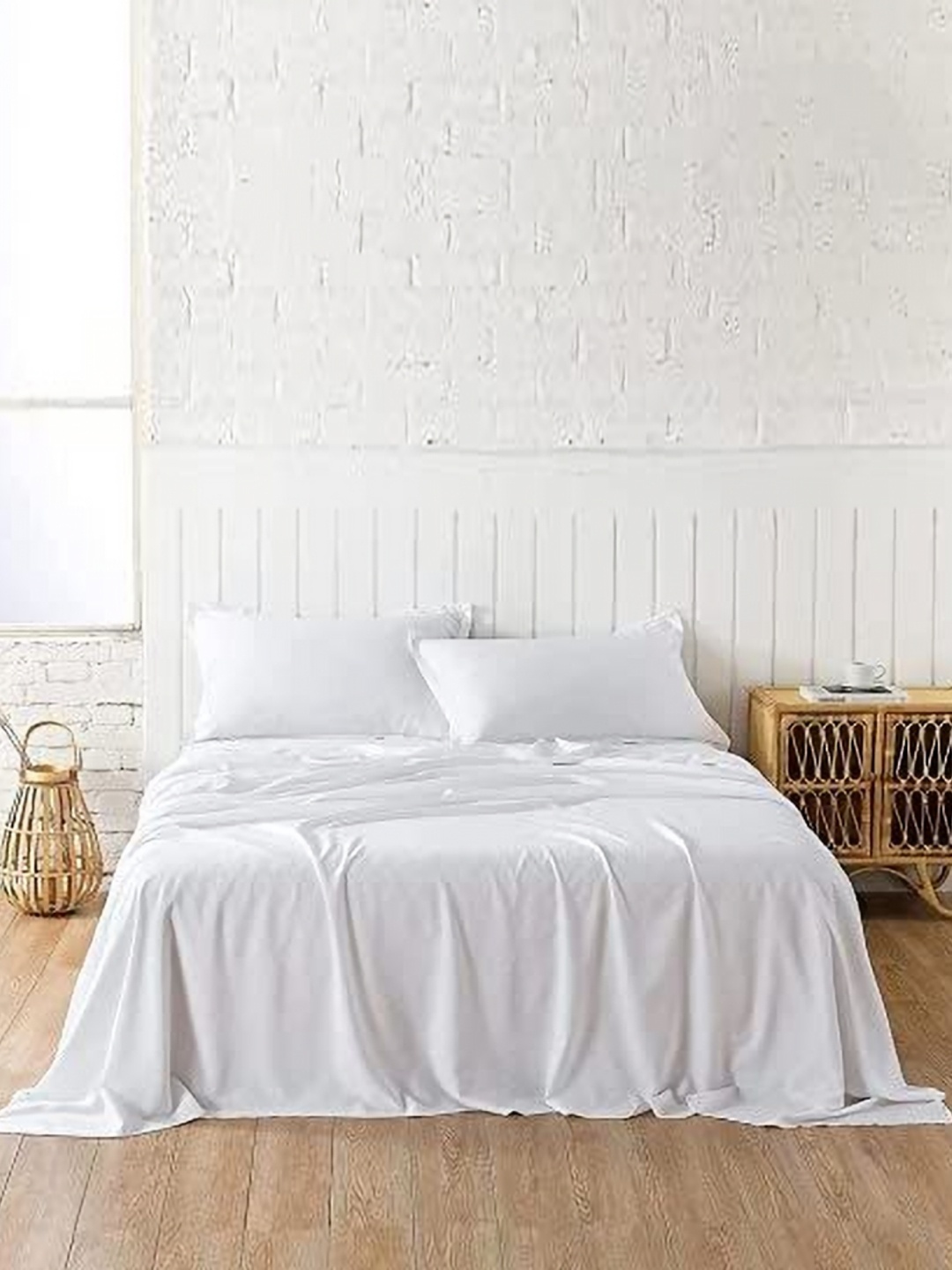 

Bajo's White Cotton 300 TC Queen Bedsheet Set 2.25 m X 2.50 m