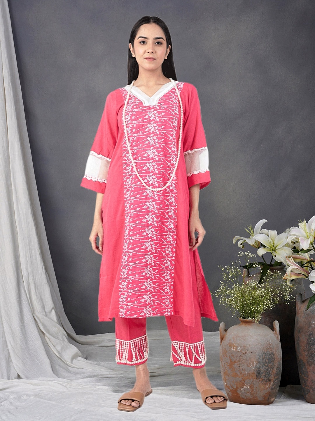 

zuri Flora Embroidered Pure Cotton V-Neck Straight Kurta With Trousers, Magenta