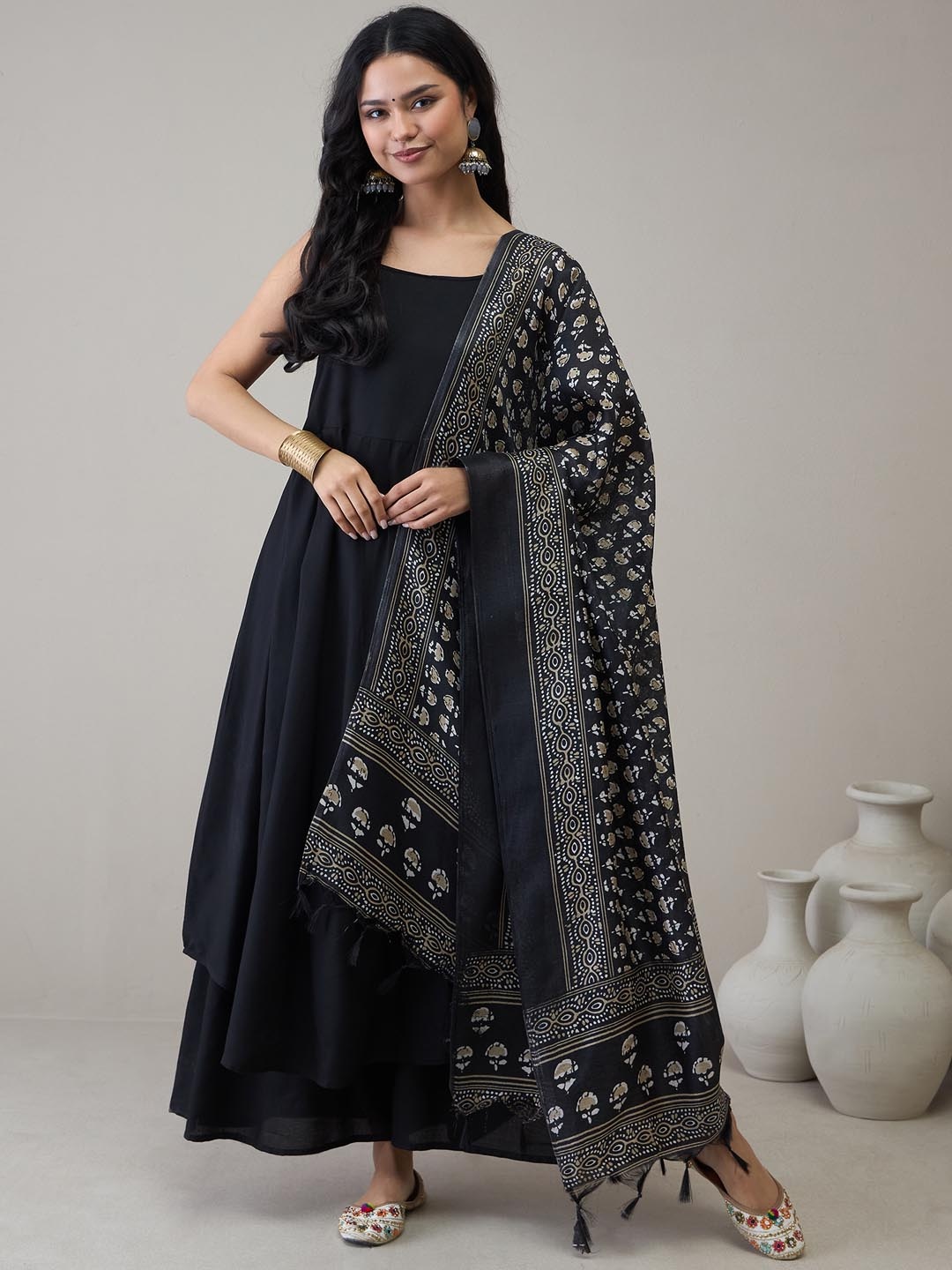 

InWeave Women Kurta With Dupatta, Black