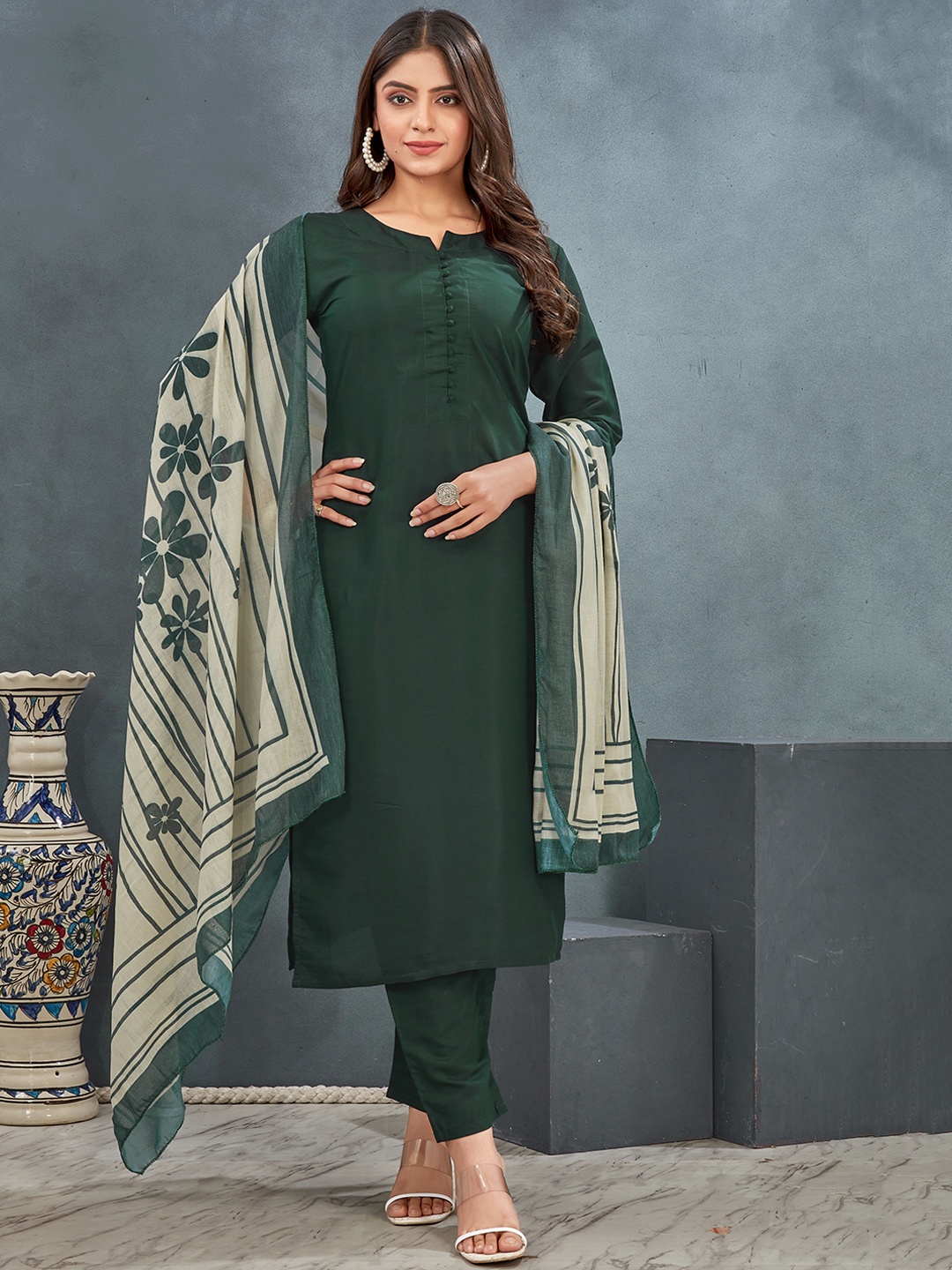 

Moda Rapido Women Regular Kurta with Trousers & With Dupatta, Green