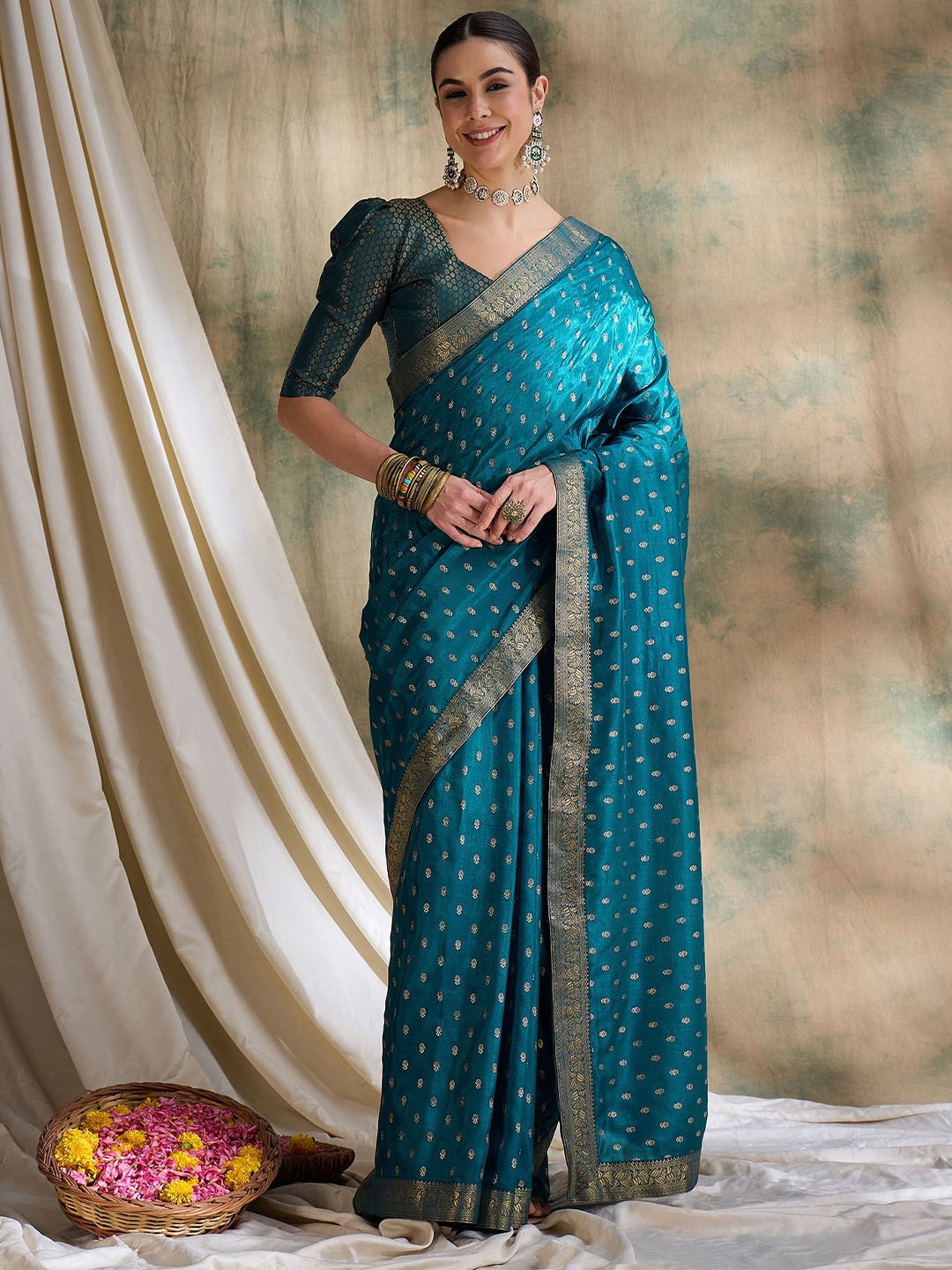 

DEVATITHI Sky Blue Vichitra Saree, Navy blue