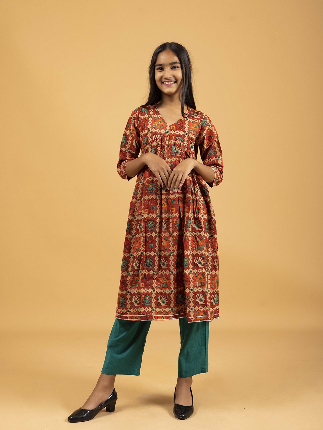 

SPARSA Girls Ethnic Motifs Printed Empire V-Neck Pure Cotton Alia Cut Kurta And Trousers, Rust