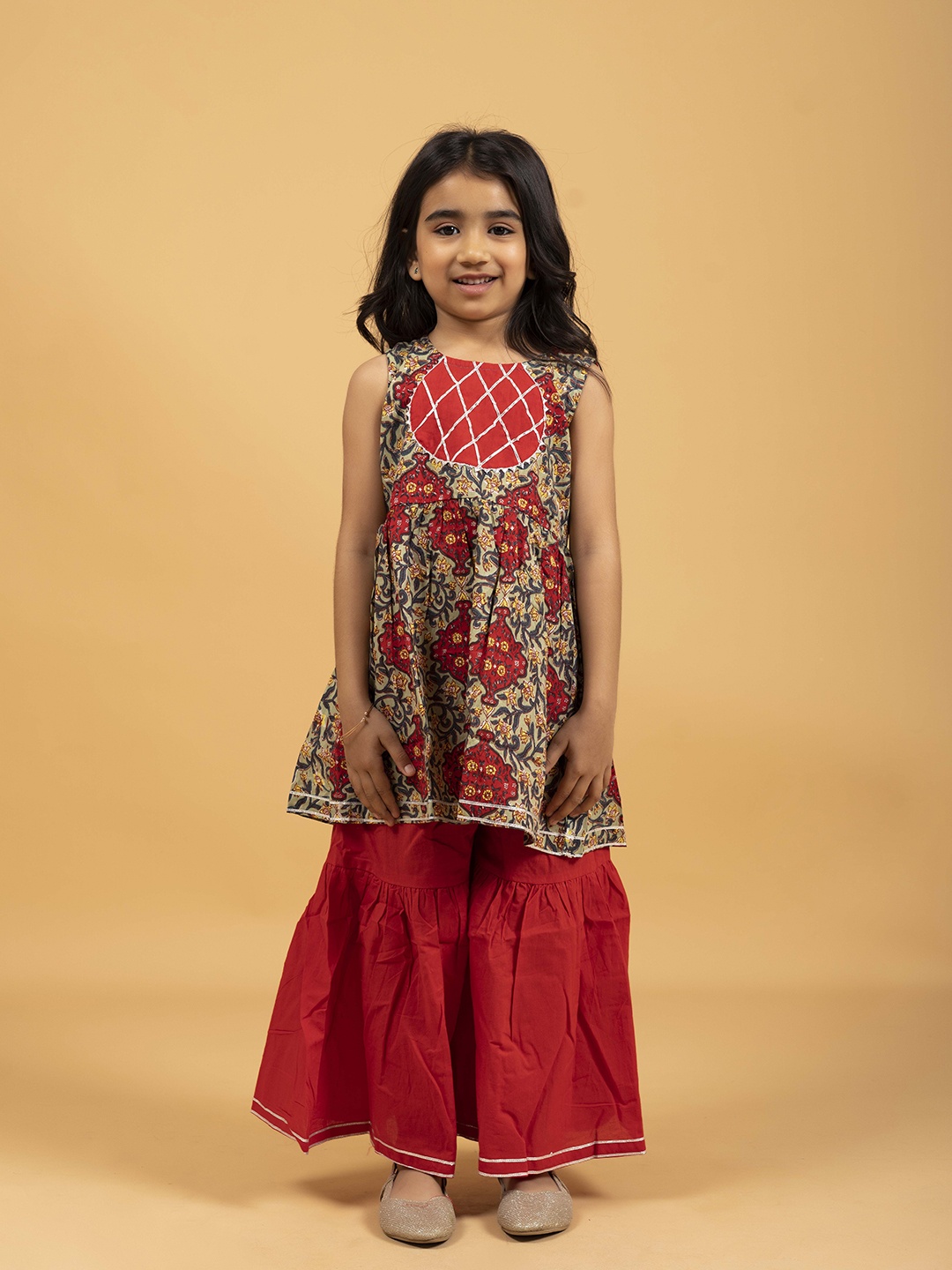 

SPARSA Girls Floral Printed Pleated Gotta Patti Pure Cotton Anarkali Kurta With Sharara, Red