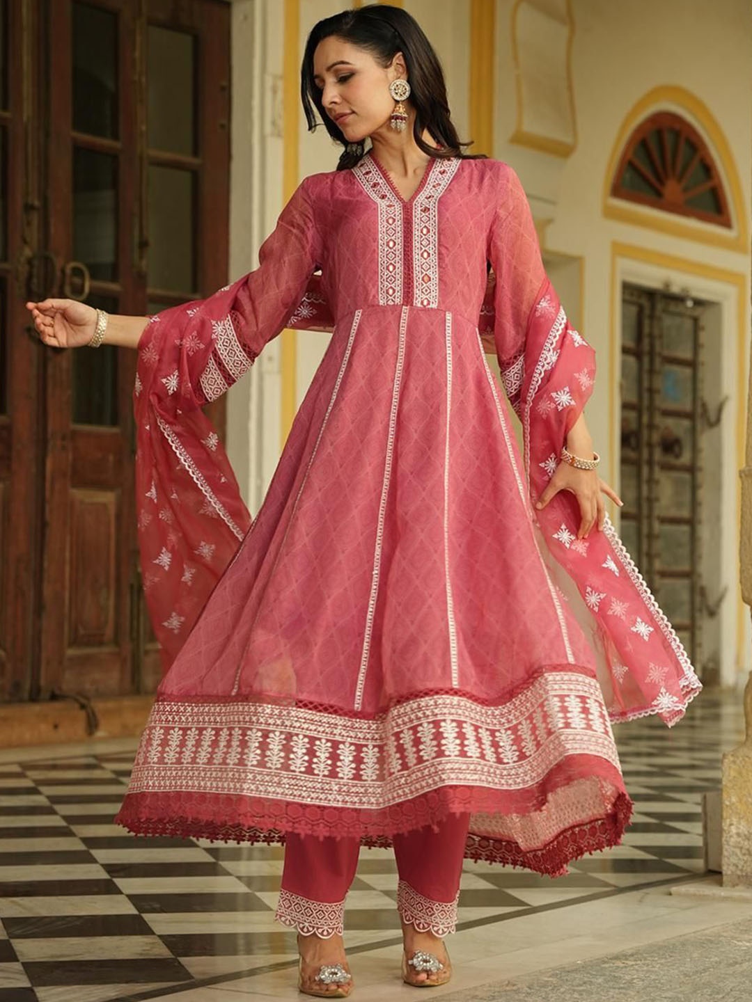 

AMIRAS INDIAN ETHNIC WEAR Women Floral Embroidered Regular Kurta with Palazzos & With Dupatta, Peach