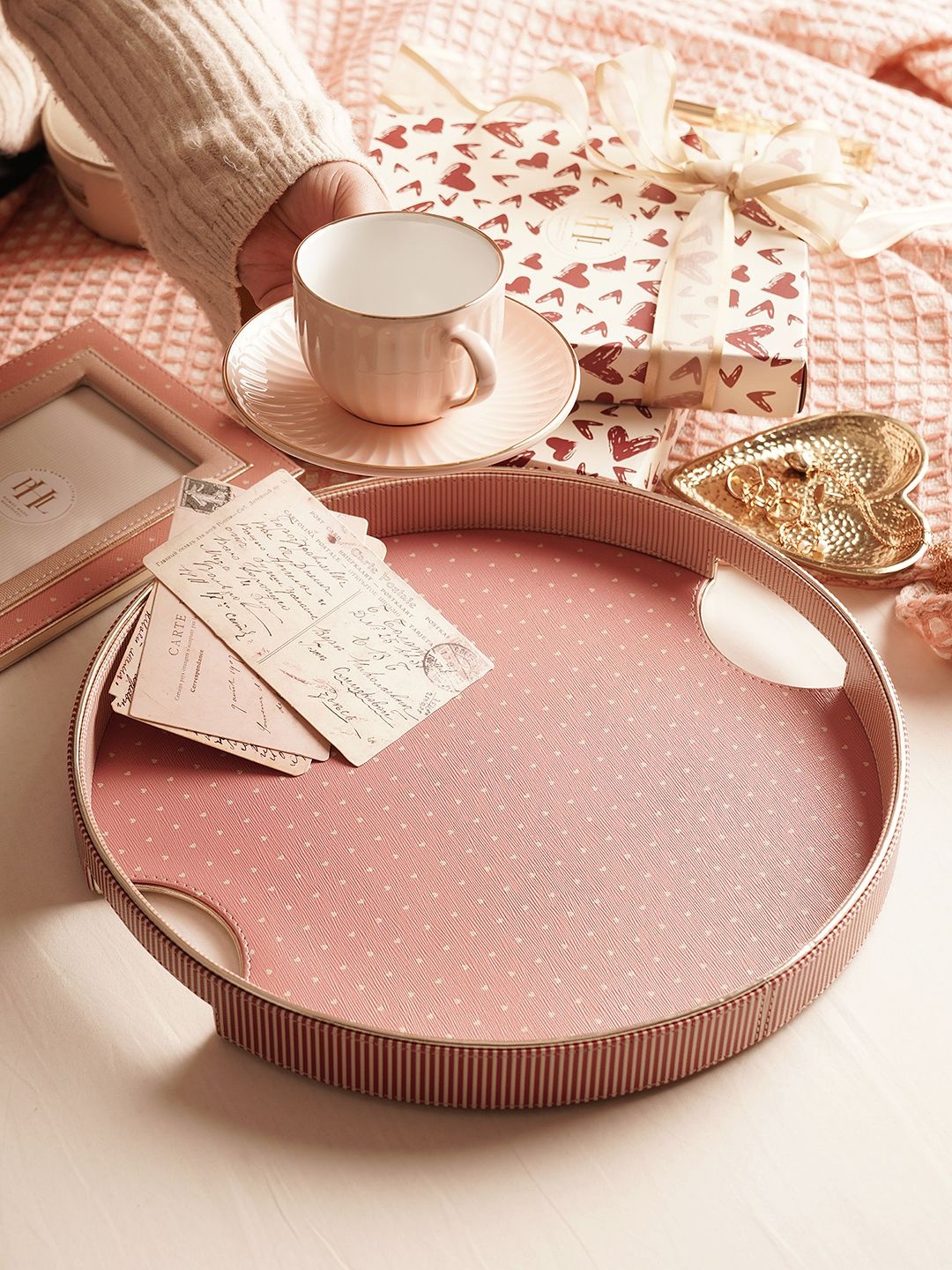 

Pure Home and Living Unisex Pink Serving Tray
