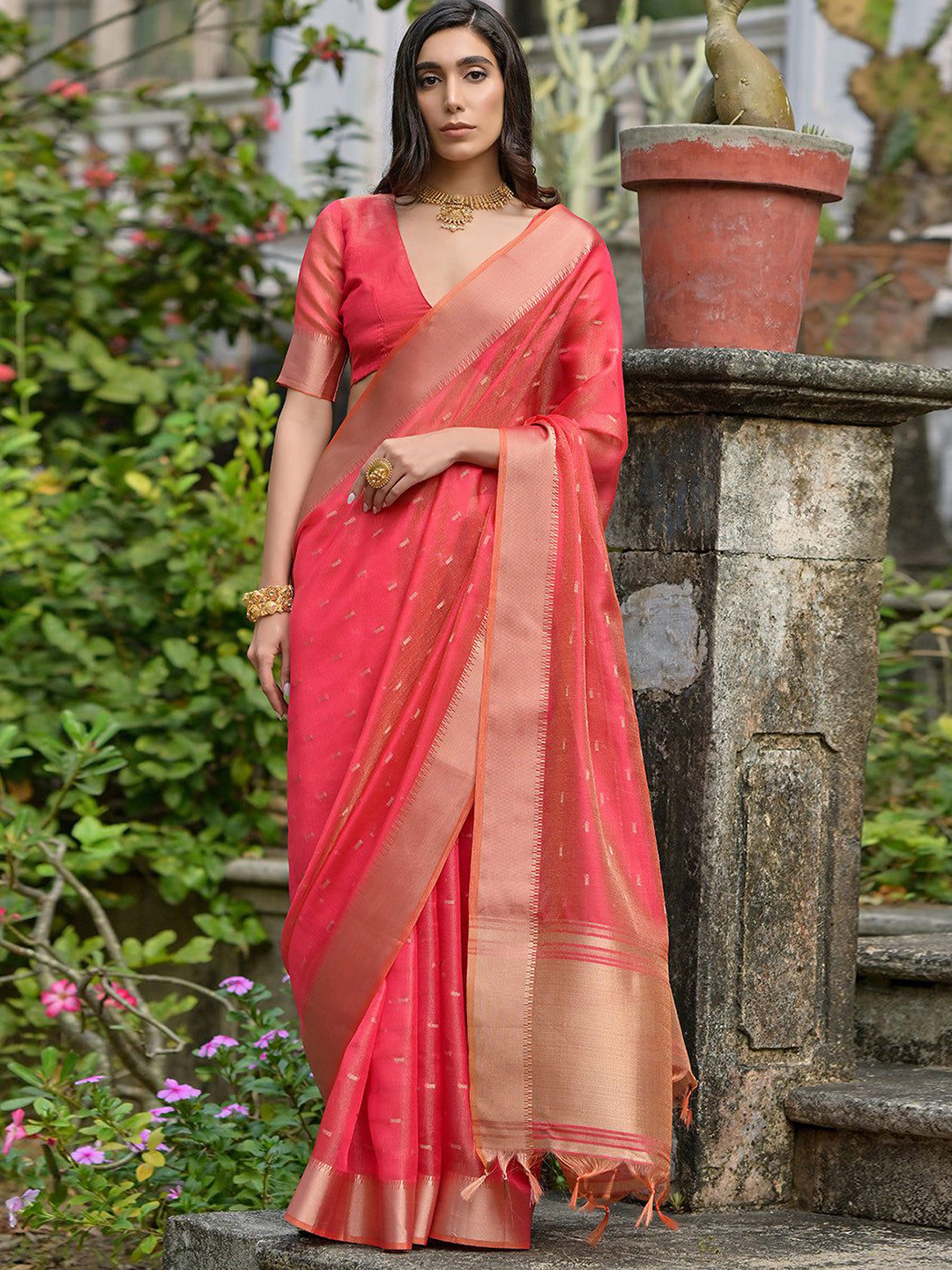 

VISHNU WEAVES Brink Gajri Woven Design Linen Silk Zari Butti Weaves Saree, Pink