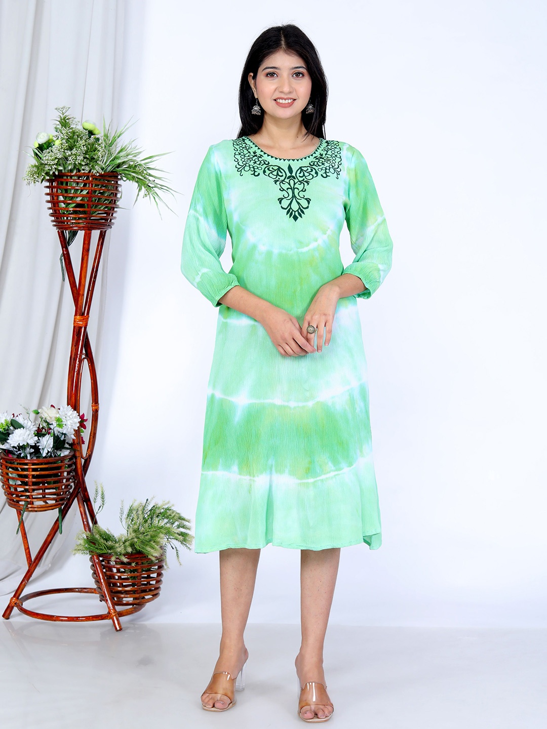 

SAKURA Tie and Dye Embroidery Work Liva A-Line Midi Dress, Green