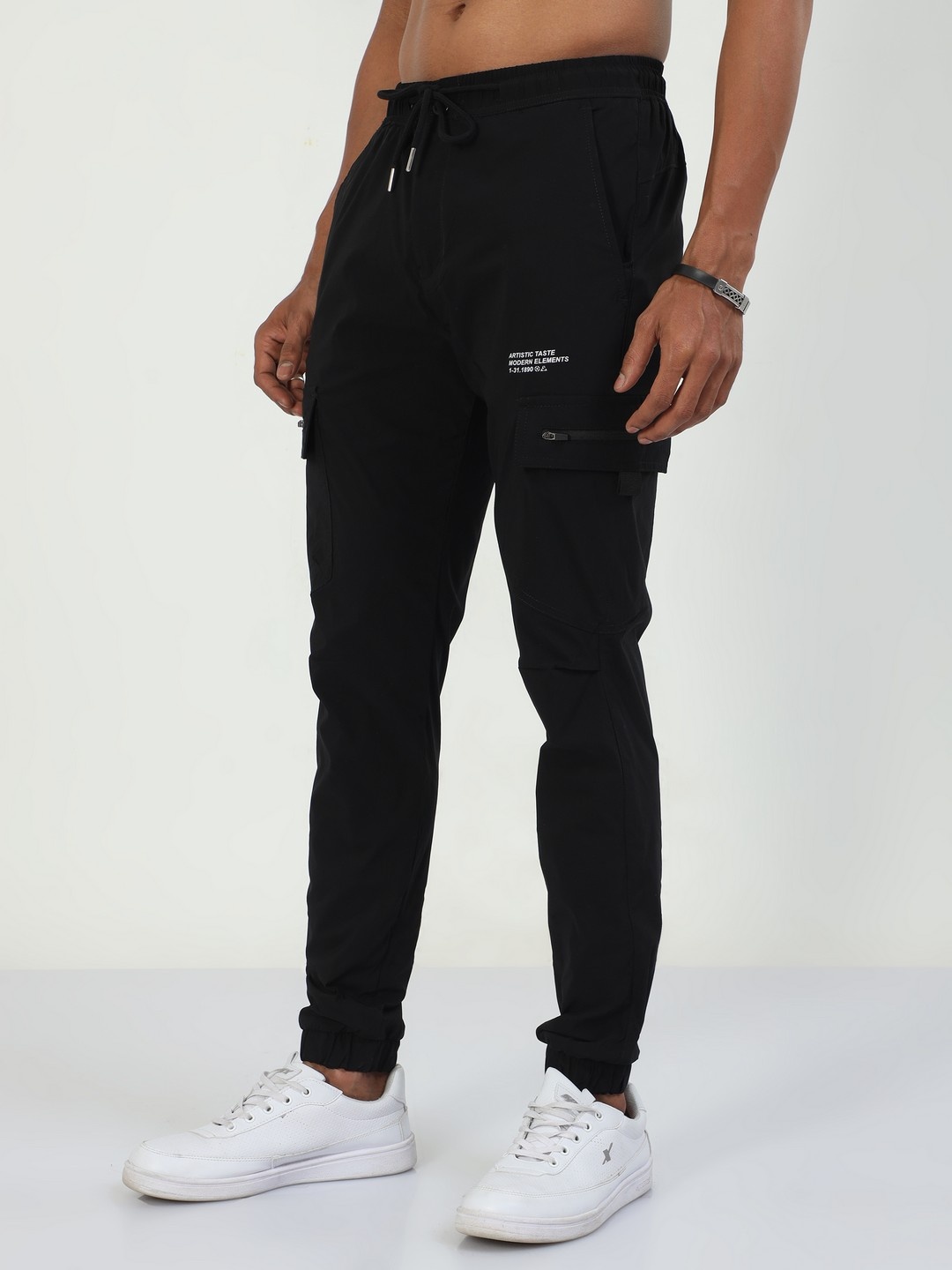 

NEVER NEUD Men Relaxed Grove Cargos Joggers, Black