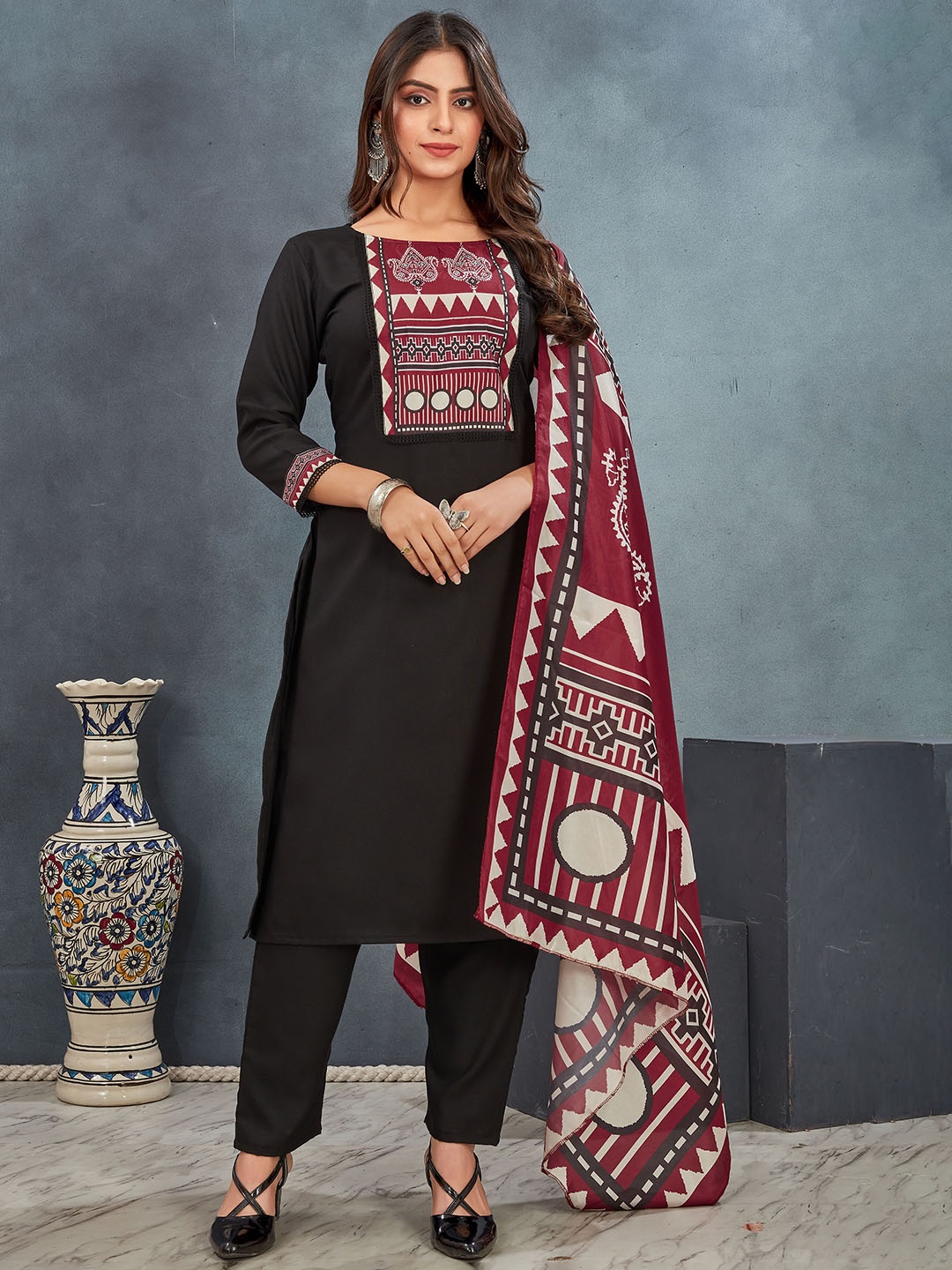 

AWRIYA Women Regular Kurta with Trousers & With Dupatta, Black