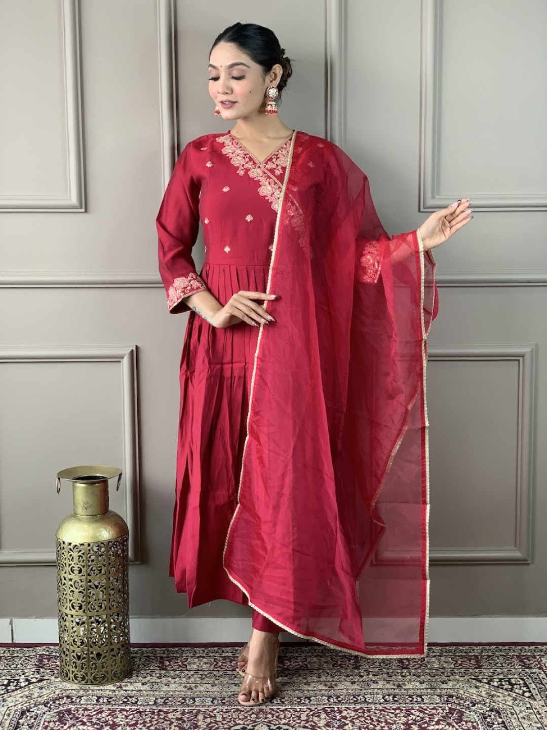 

Moda Rapido Women Ethnic Motifs Embroidered Regular Thread Work Chanderi Silk Kurta with Trousers & With, Maroon