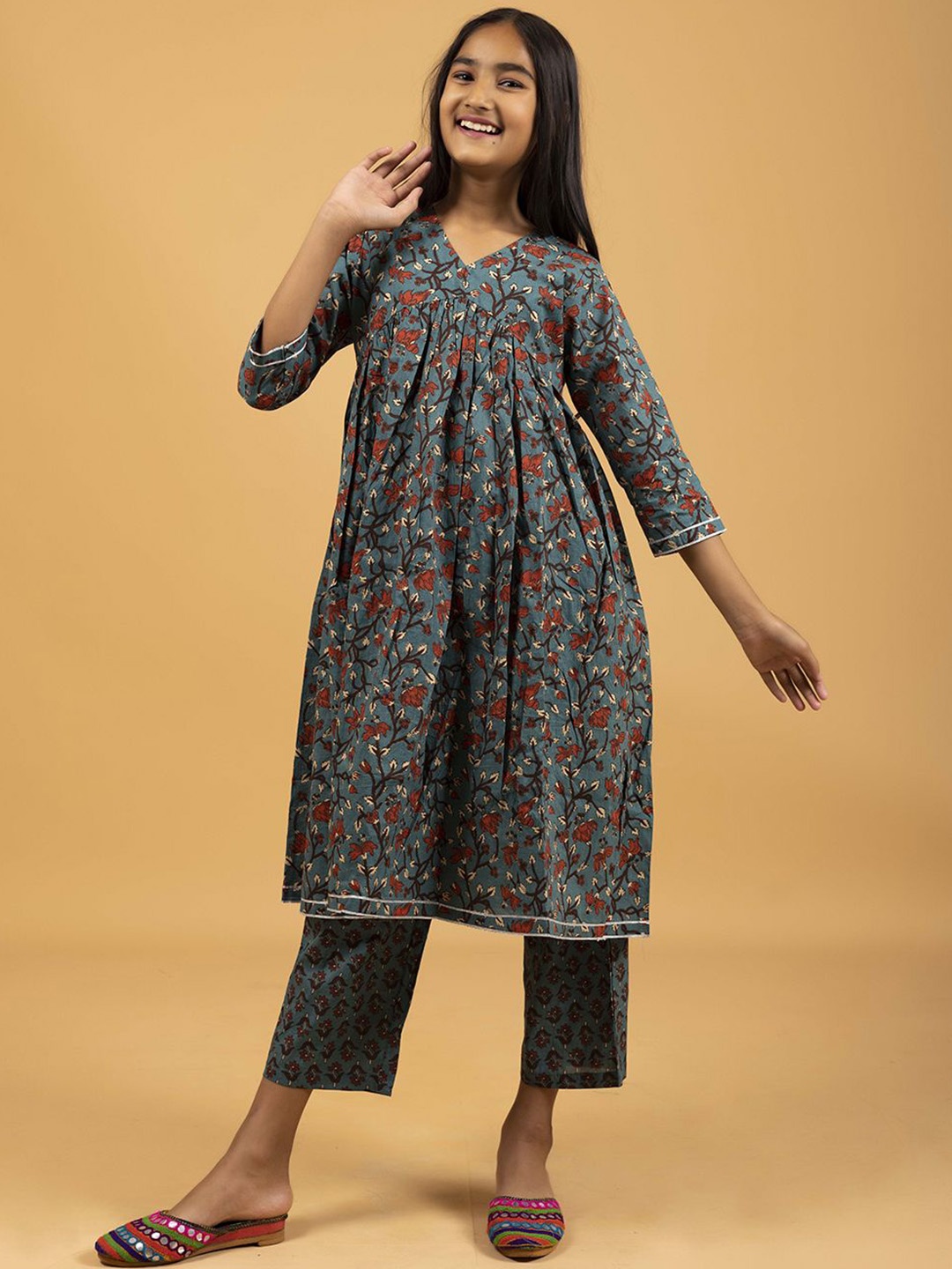 

SPARSA Girls Floral Printed V-Neck Pure Cotton Anarkali Kurta With Trousers, Teal