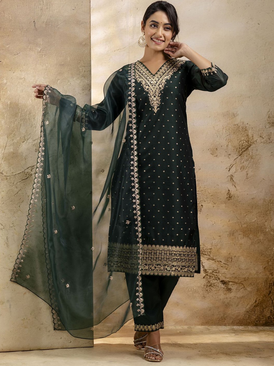 

VredeVogel Ethnic Motifs Embroidered V-Neck Straight Kurta With Trousers And Dupatta, Green