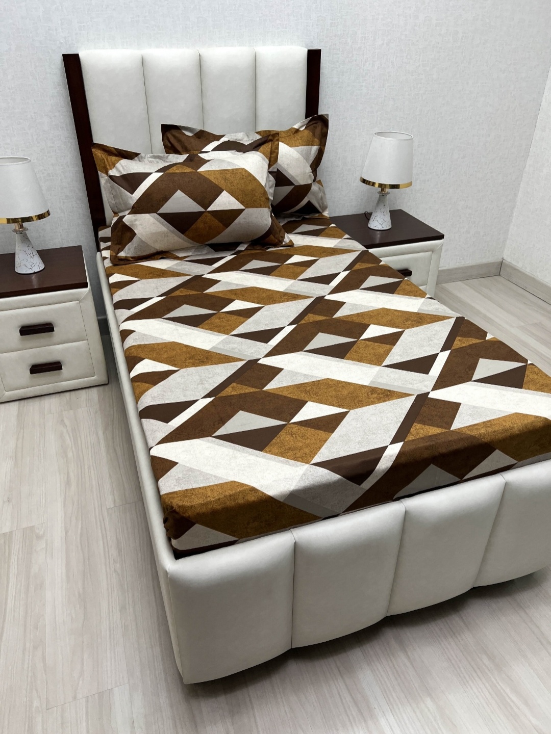 

Pure Decor Brown & White Geometric 200 TC Single Bedsheet with 2 Pillow Covers