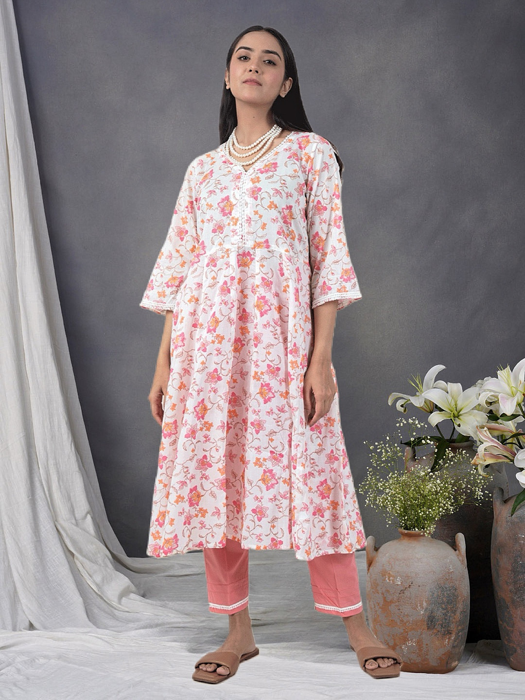 

zuri Flora Embroidered Pure Cotton Sweetheart Neck Anarkali Kurta With Trousers, Pink
