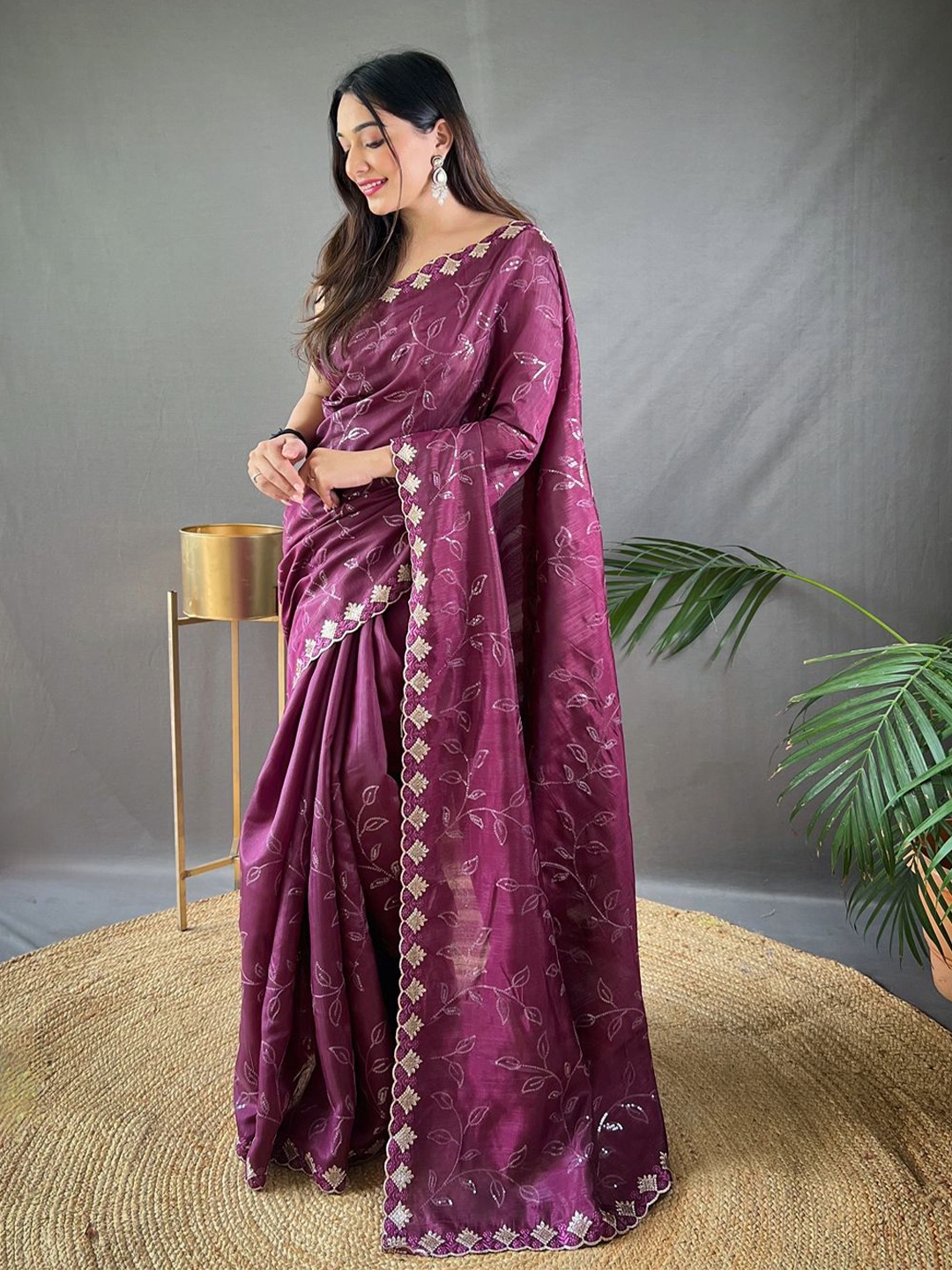 

TORONFRAS Floral Embroidered Kanjeevaram Saree, Purple
