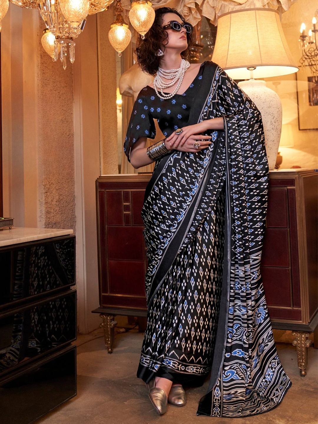 

PEENGAX Satin Saree, Black